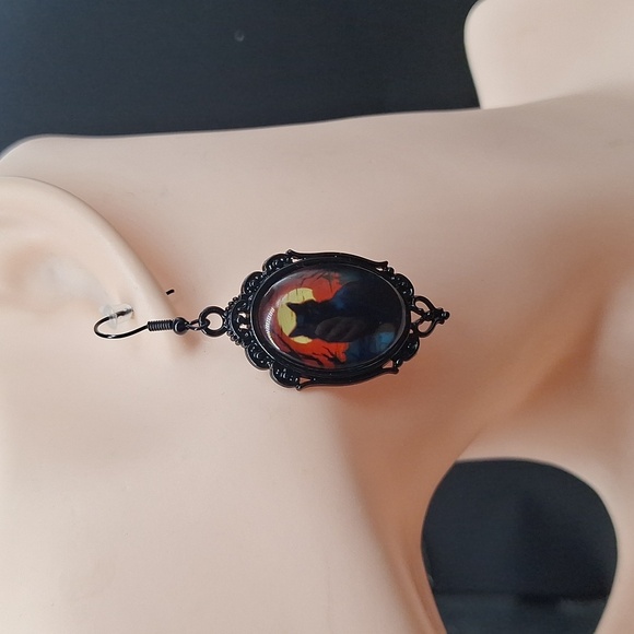 Black Cat Silhouette Earrings - Picture 3 of 5